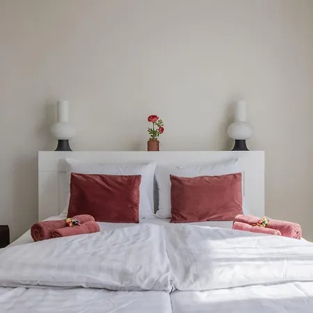 Cabletownbuda - Design With Ac, Balcony