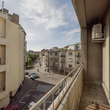 Cabletownbuda - Design With Ac, Balcony